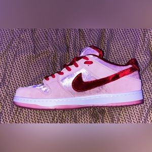 “STRANGE LOVE” SB Dunks Special Edition Box